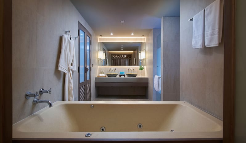 AMARI VOGUE GRAND DELUXE BATHROOM